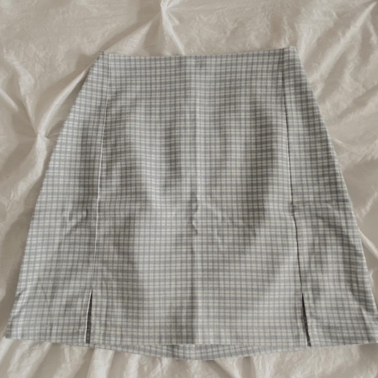 brandy melville mini skirt great condition - Depop