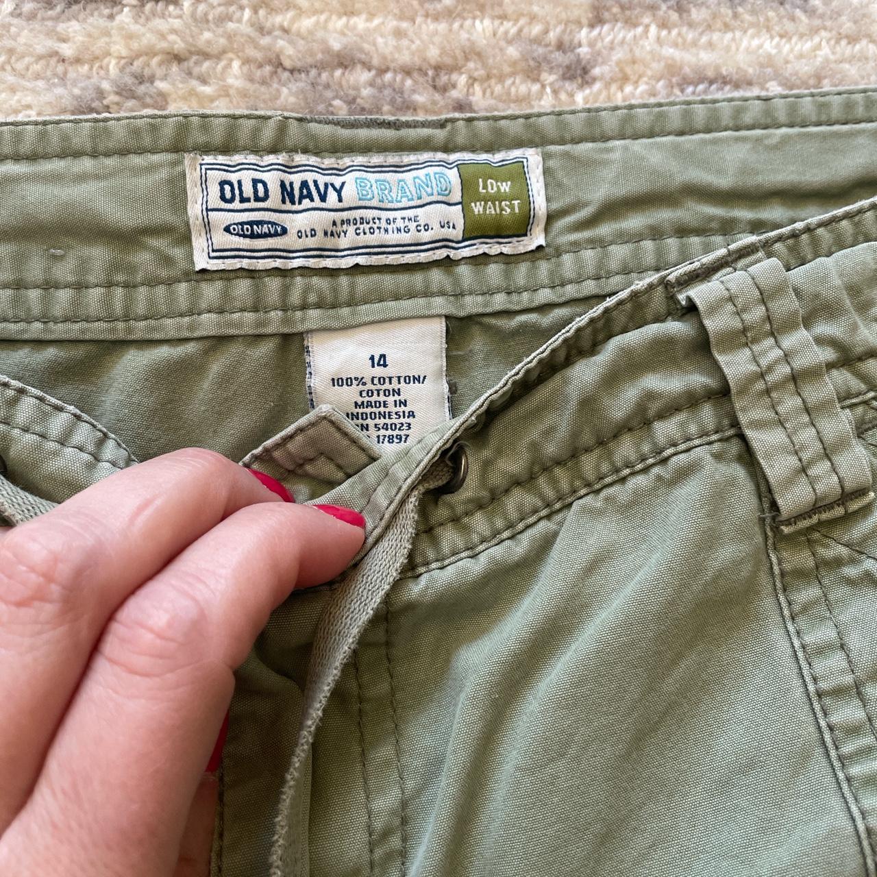 Vintage Old Navy capri cargo pants. Size 14. Cute... Depop