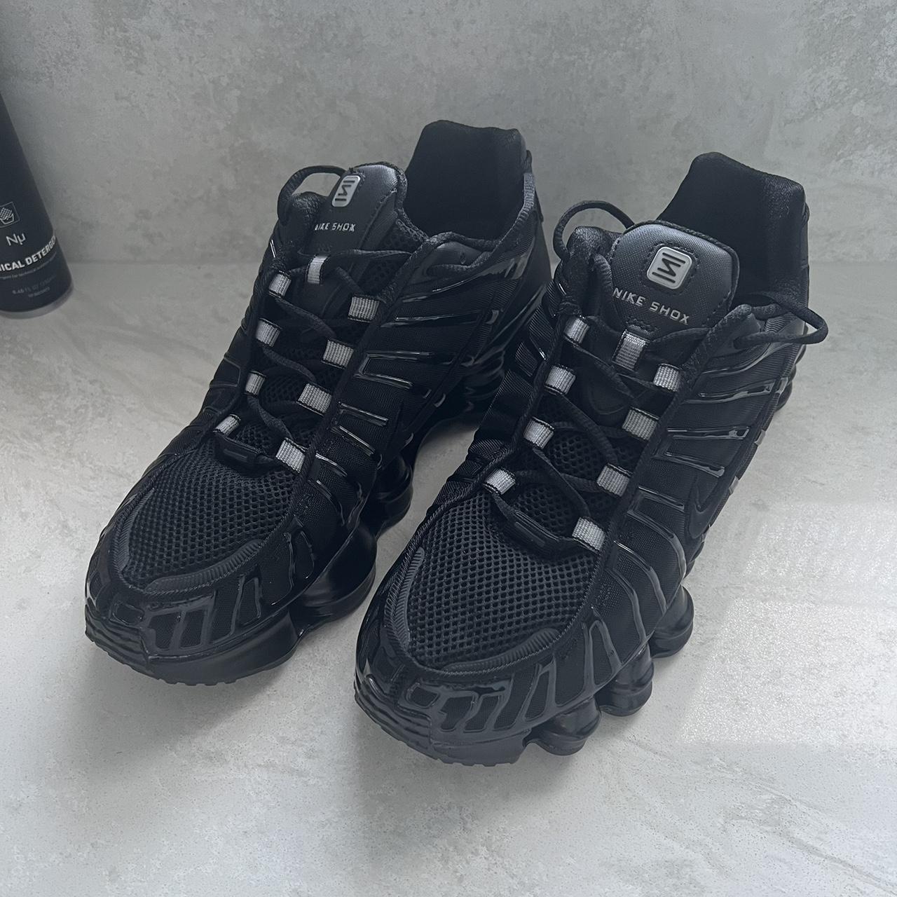 mens size 9 nike shox