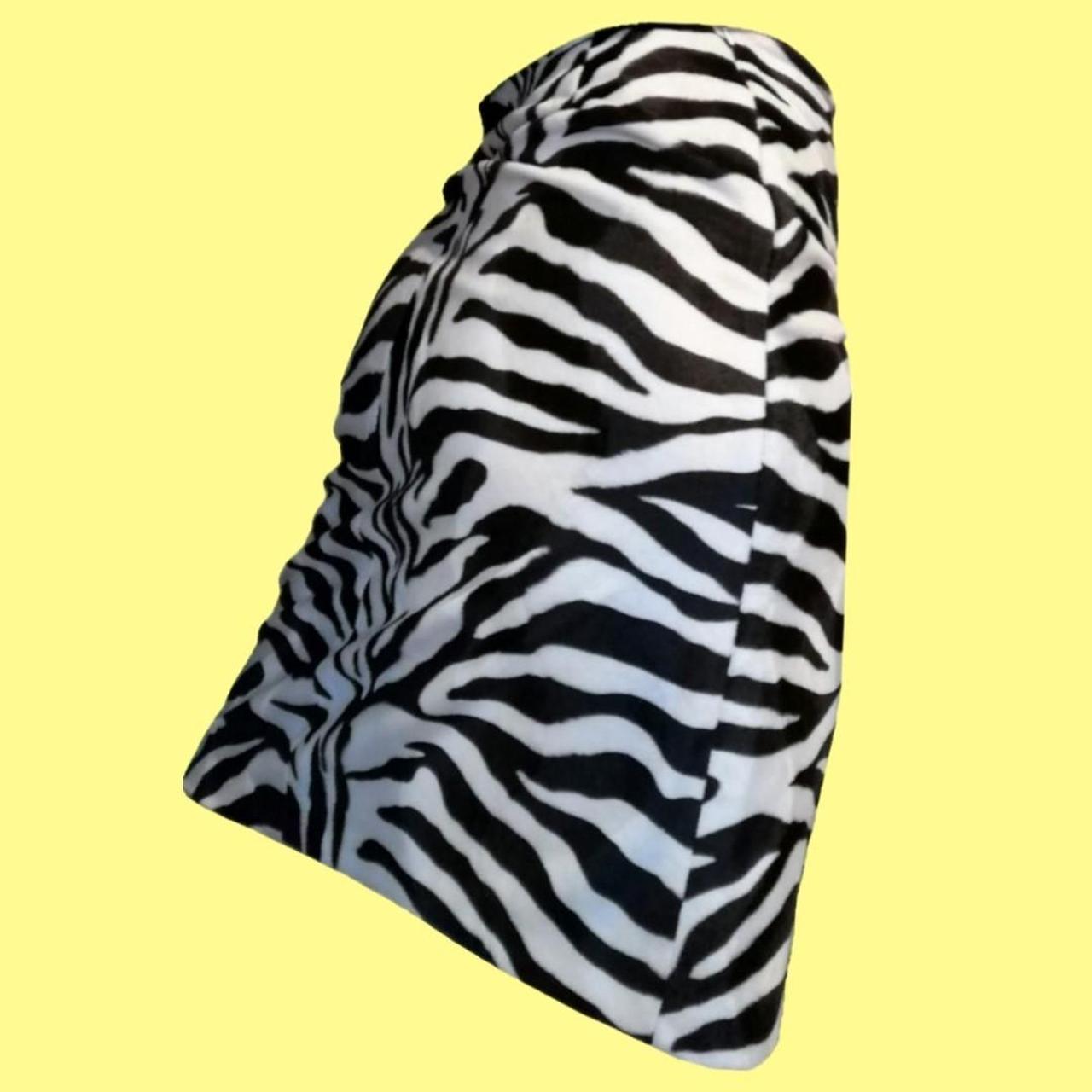 PLEASE NO PAYPAL PAYMENT🧡 Vintage furry zebra print... Depop