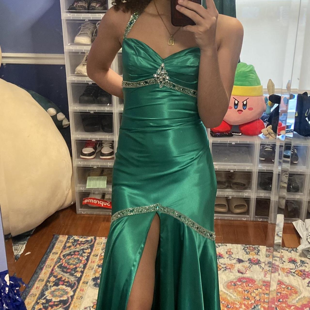 Tight green hotsell prom dresses