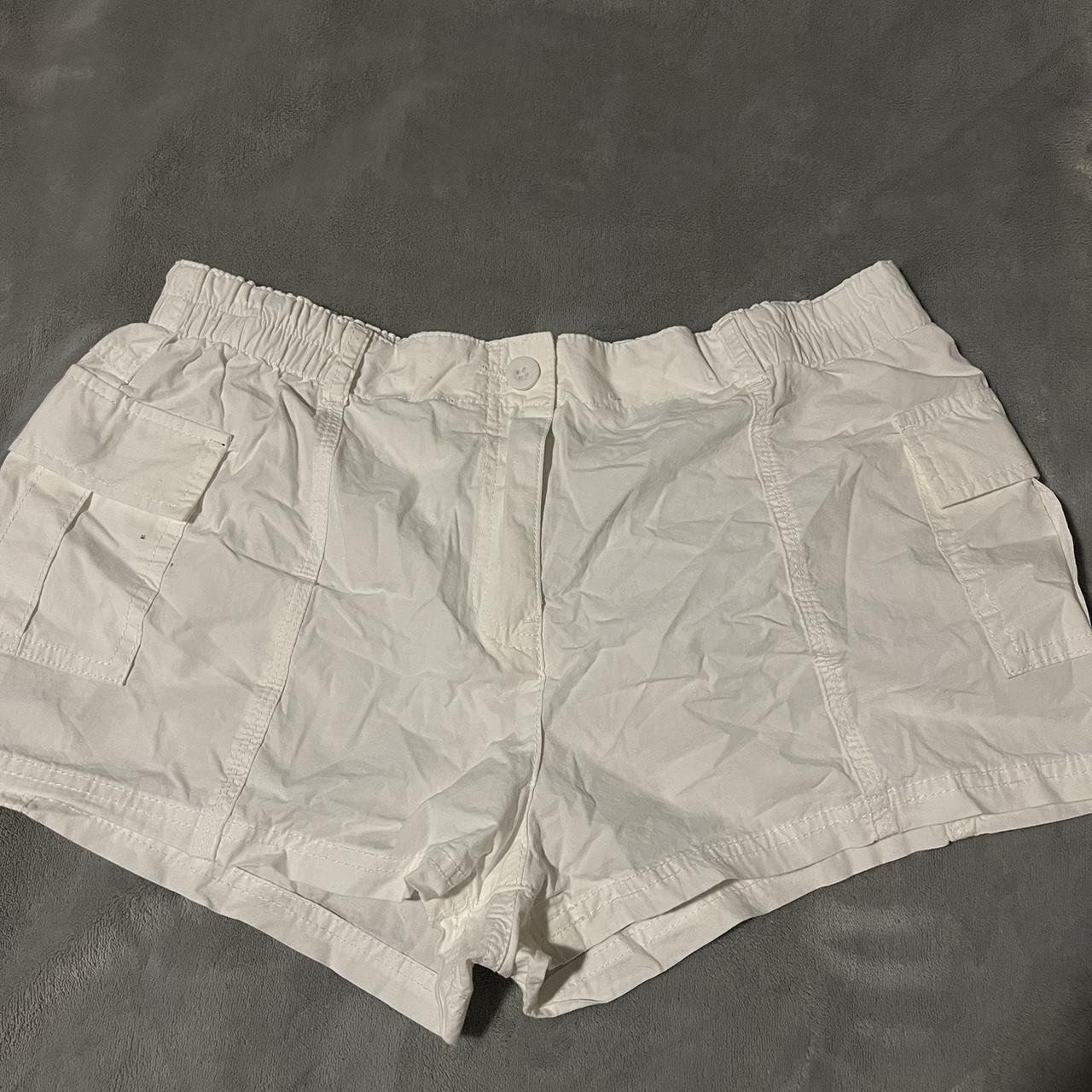 GLASSONS white cargo short Size 12 Worn only a few... Depop