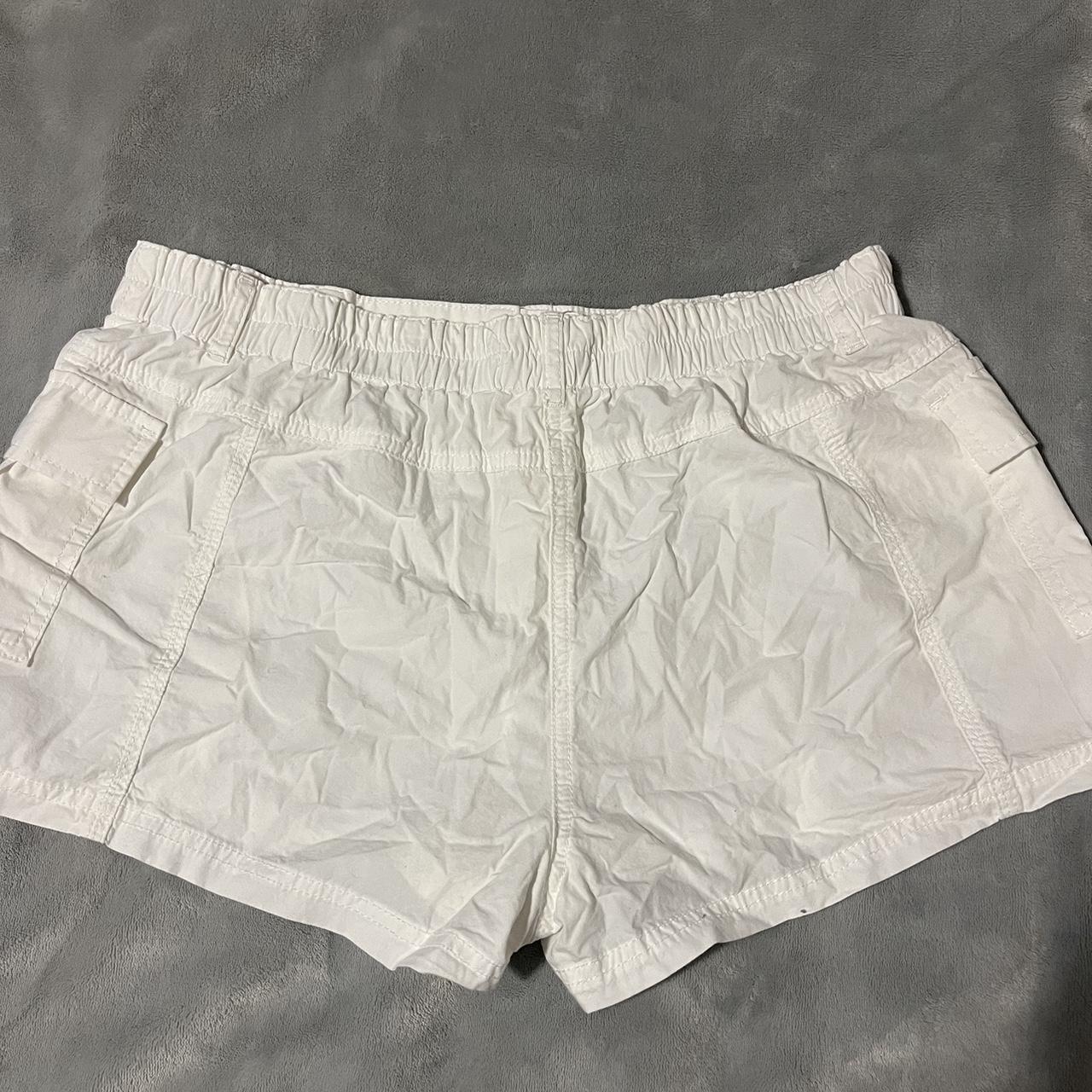 GLASSONS white cargo short Size 12 Worn only a few... Depop