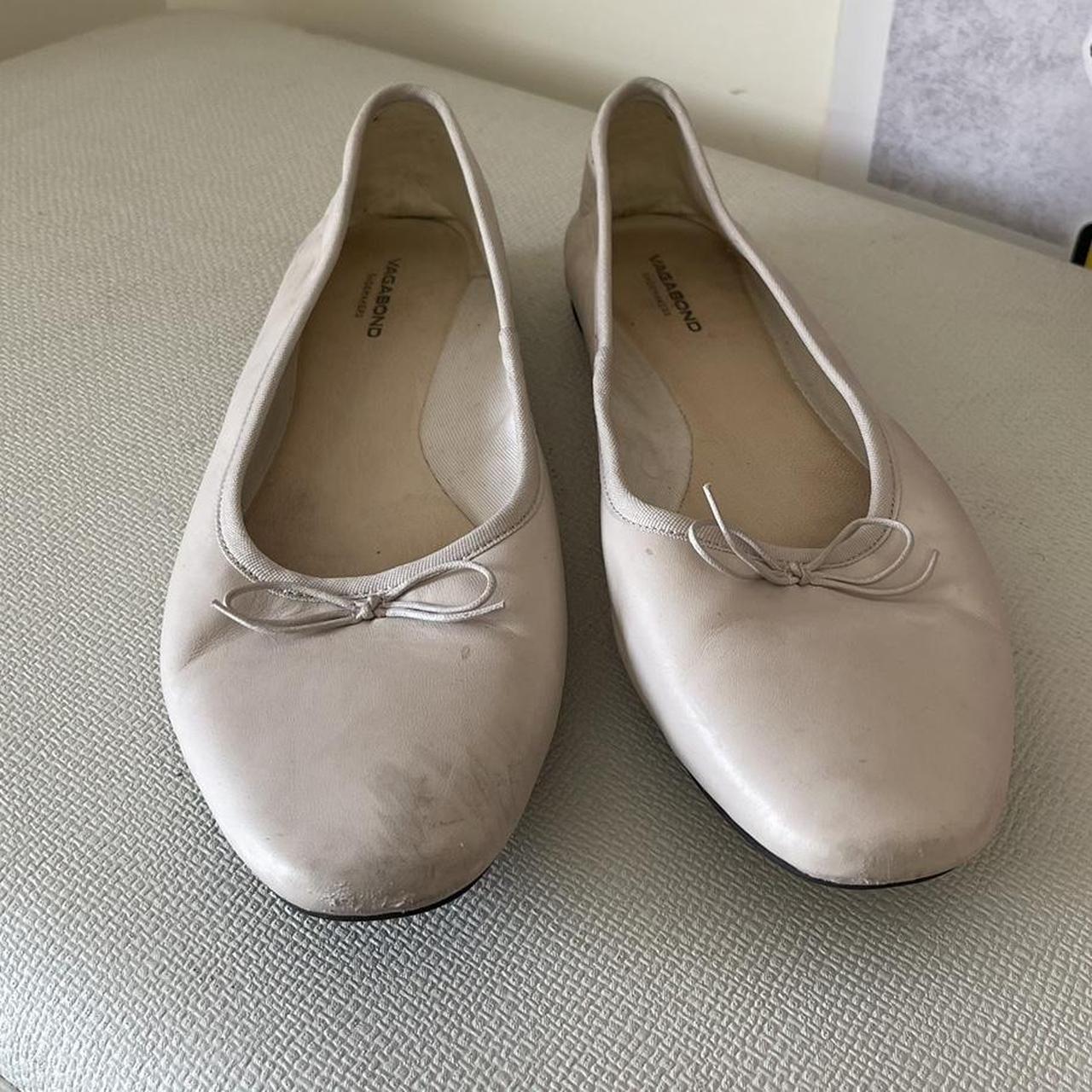 Vagabond Women's Cream Ballet-shoes | Depop