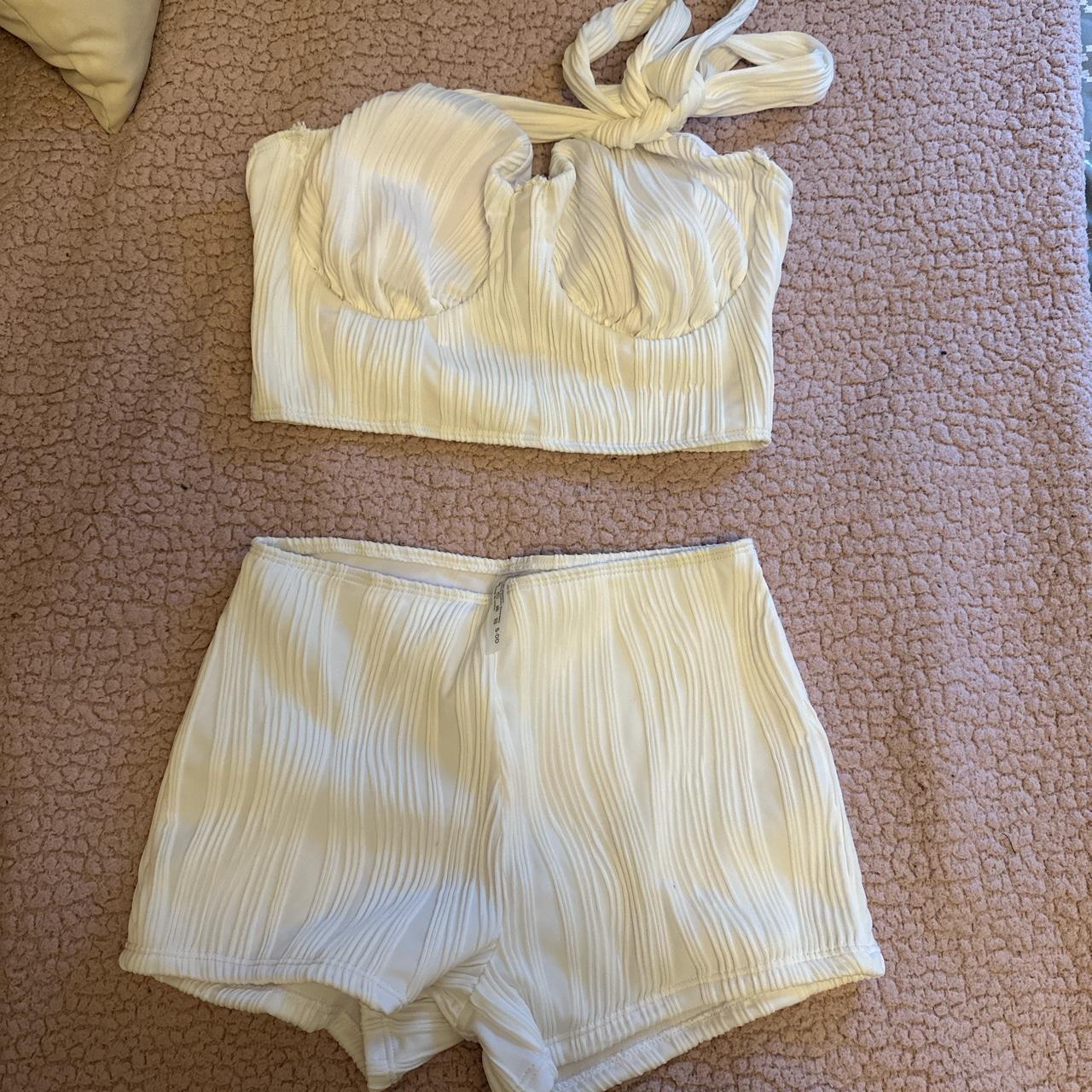 White patterned bikini set Top - Small (DD) Bottom... - Depop