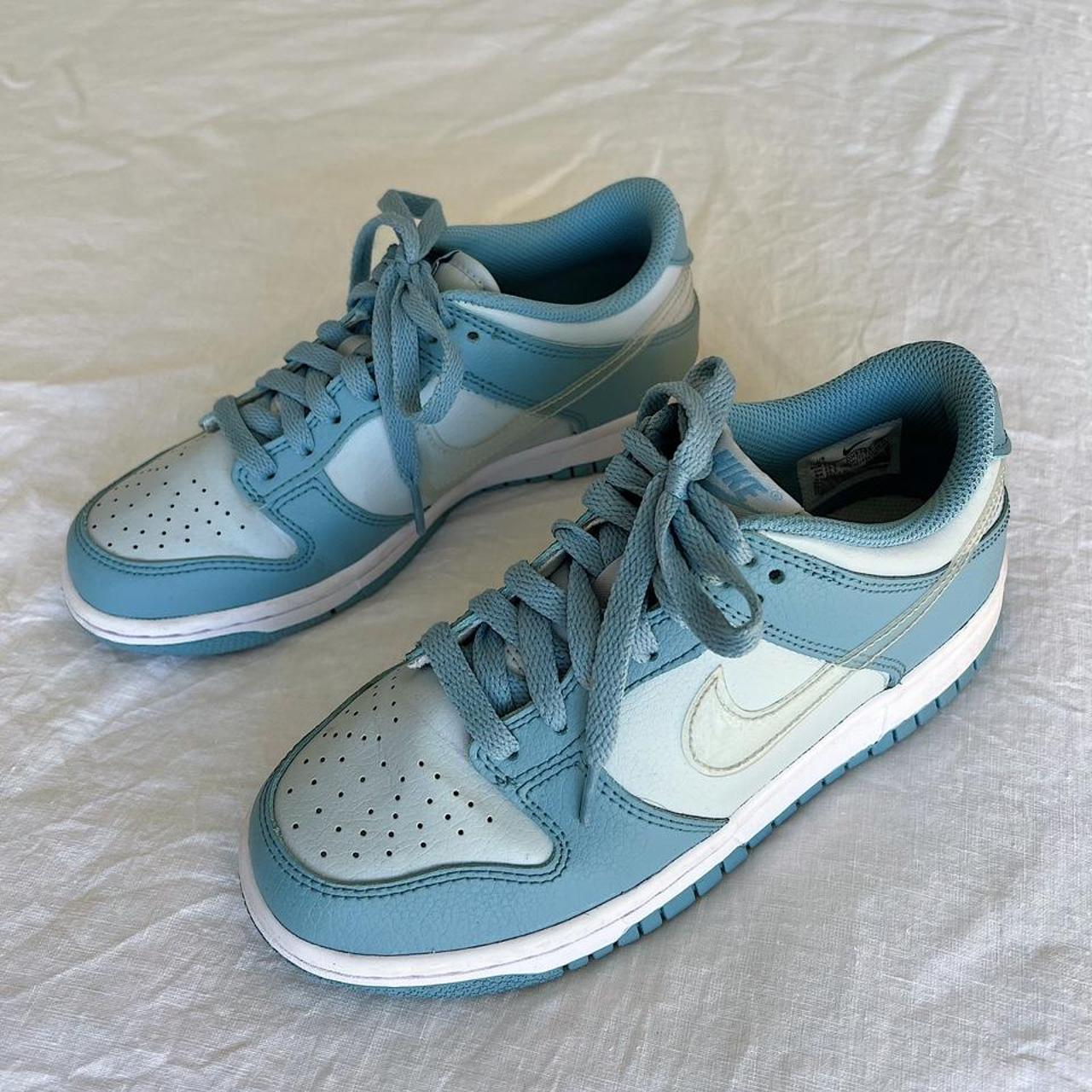 Nike Women's Blue Trainers Depop
