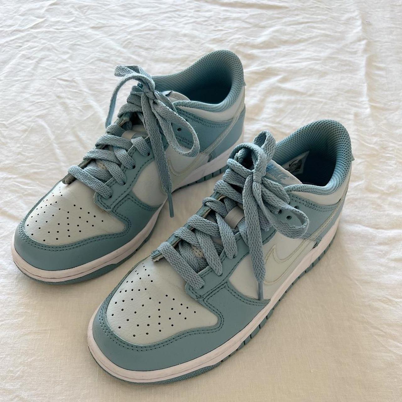 Nike Women's Blue Trainers Depop