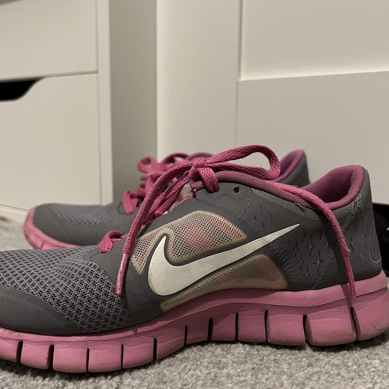 pink and gray nike women's shoes