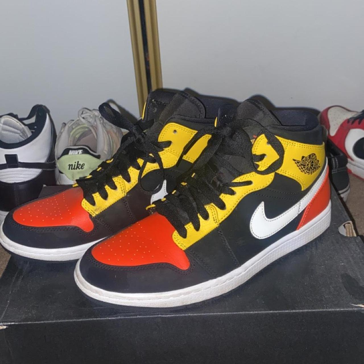 Nike Air Jordan 1 deals Mid Black Amarillo Ora