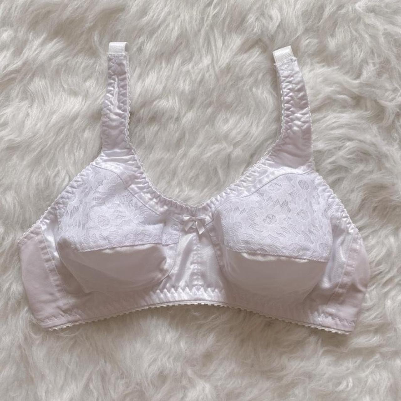 Vanity Fair Women's White Bra | Depop