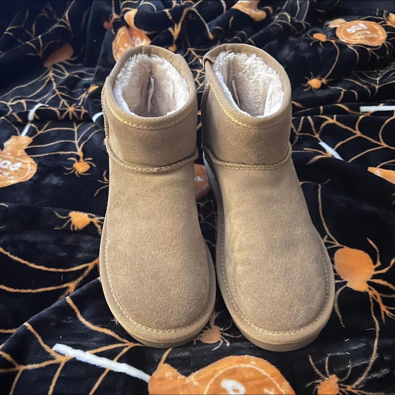 cushionaire ultra mini boots look like the ultra... - Depop