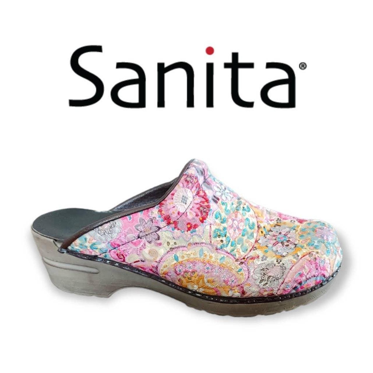 Sanita on sale medical clogs