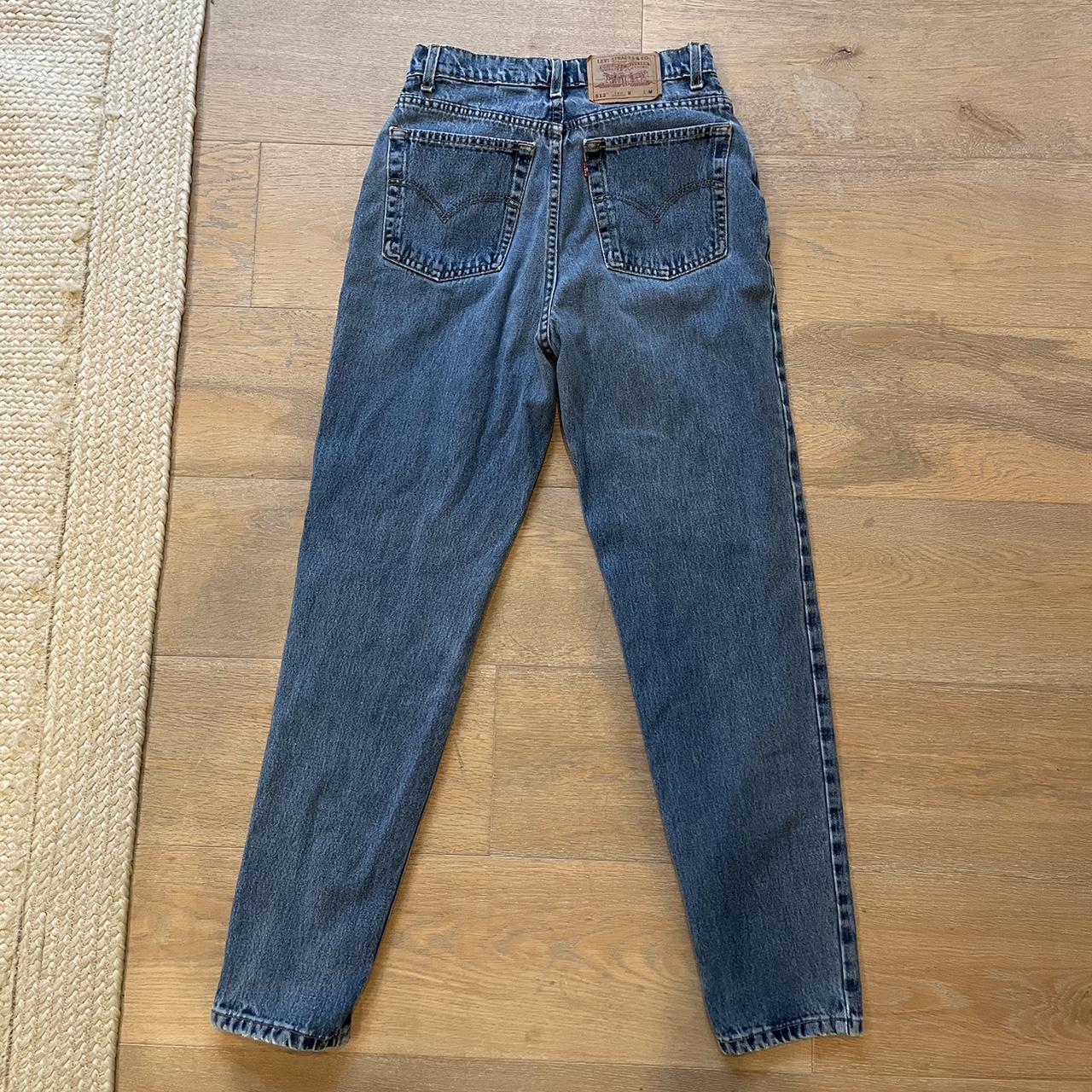 Levi's Women's Blue and Navy Jeans | Depop