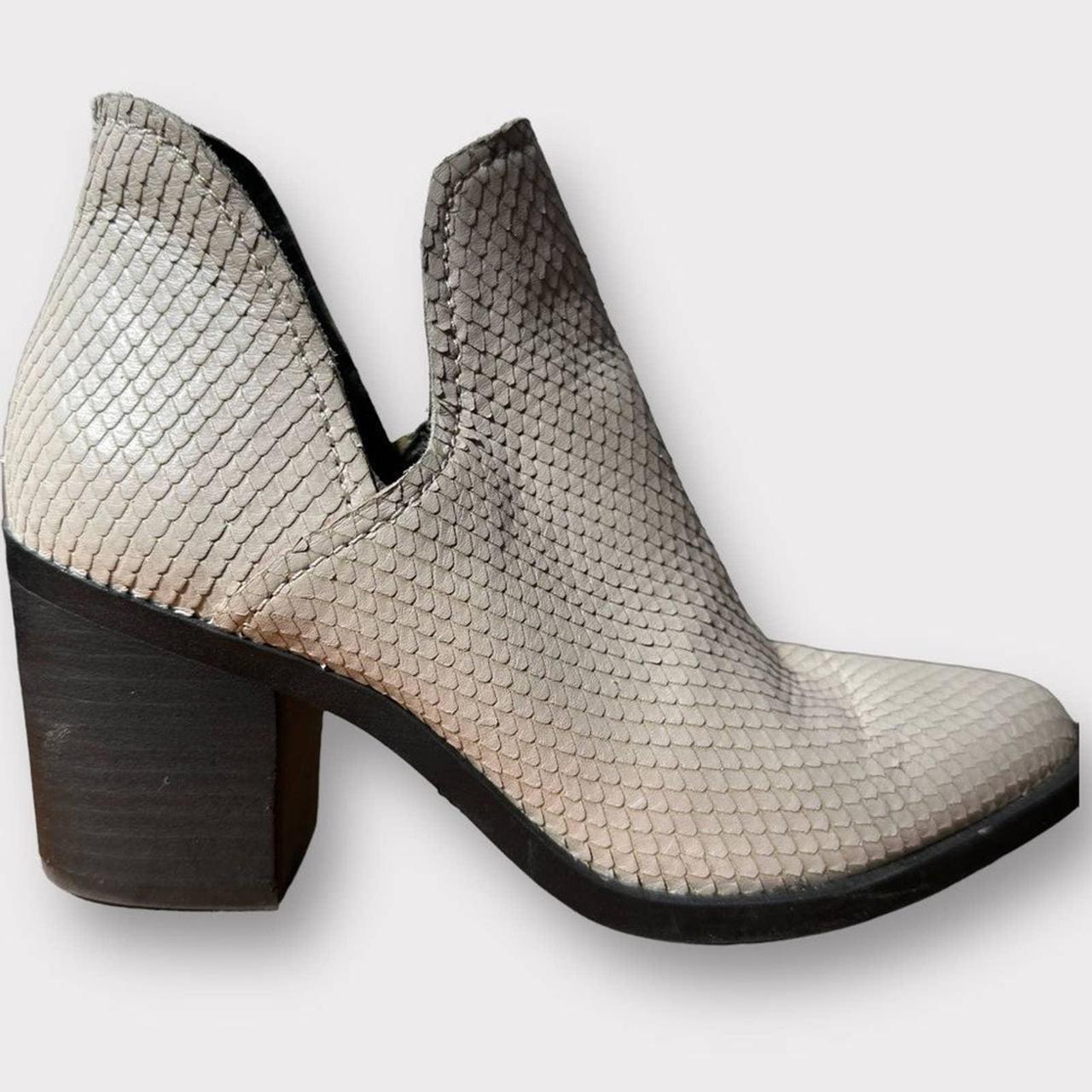 Petra open side clearance bootie steve madden