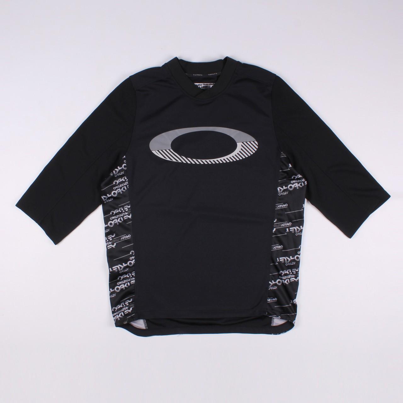 Vintage Oakley Logo T-shirt Size tagged M Great | Depop