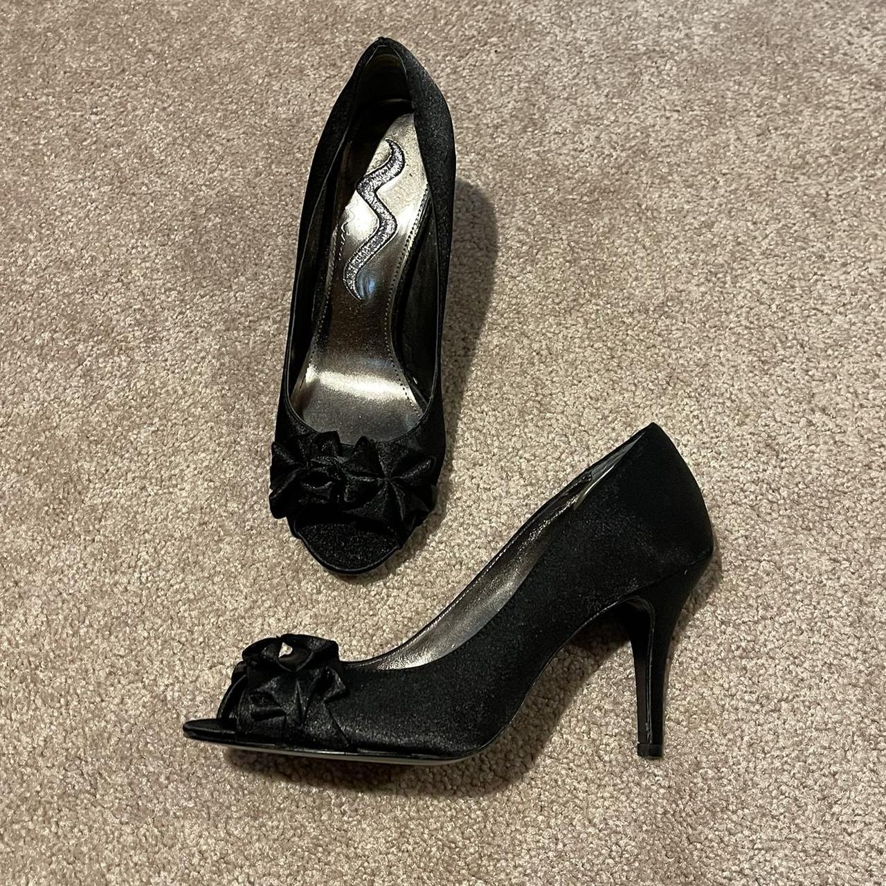 Nina black sales satin pumps