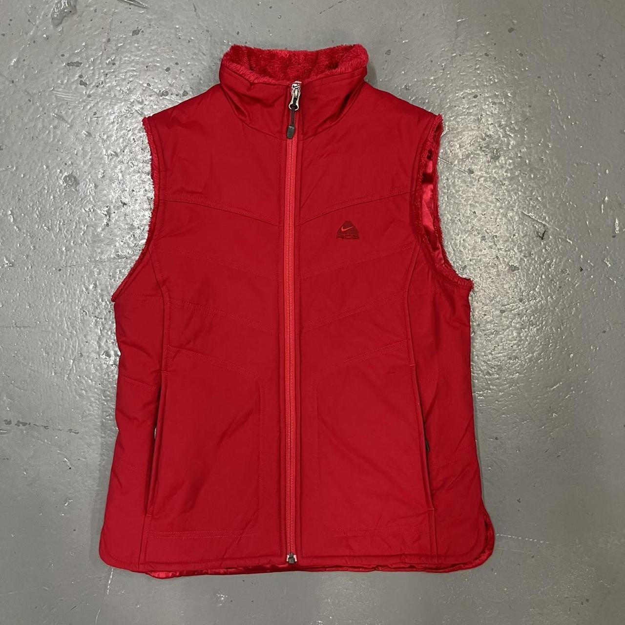 red nike gilet