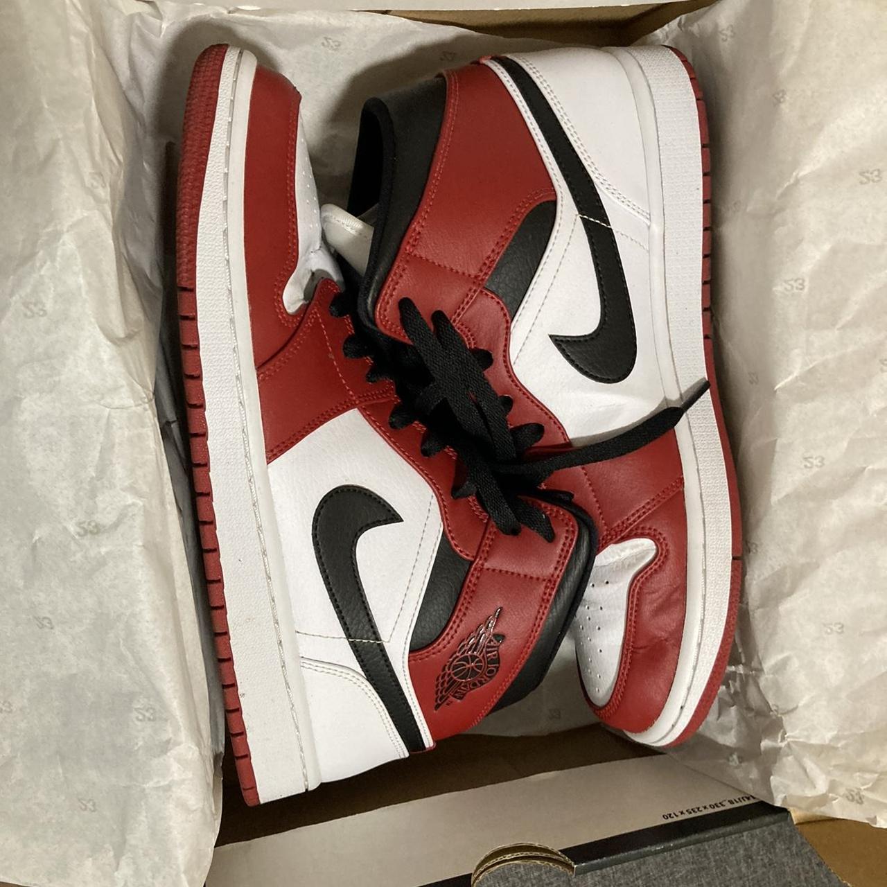 nike air jordan mid chicago