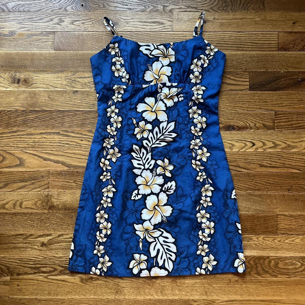 Adorable vintage Hawaiian print mini dress with... - Depop