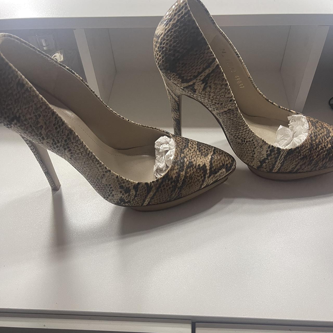 Multi snake outlet heels