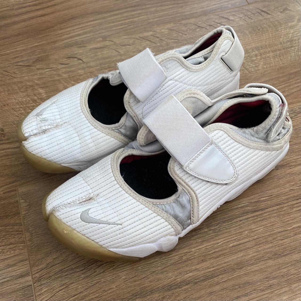 womens white nike sliders