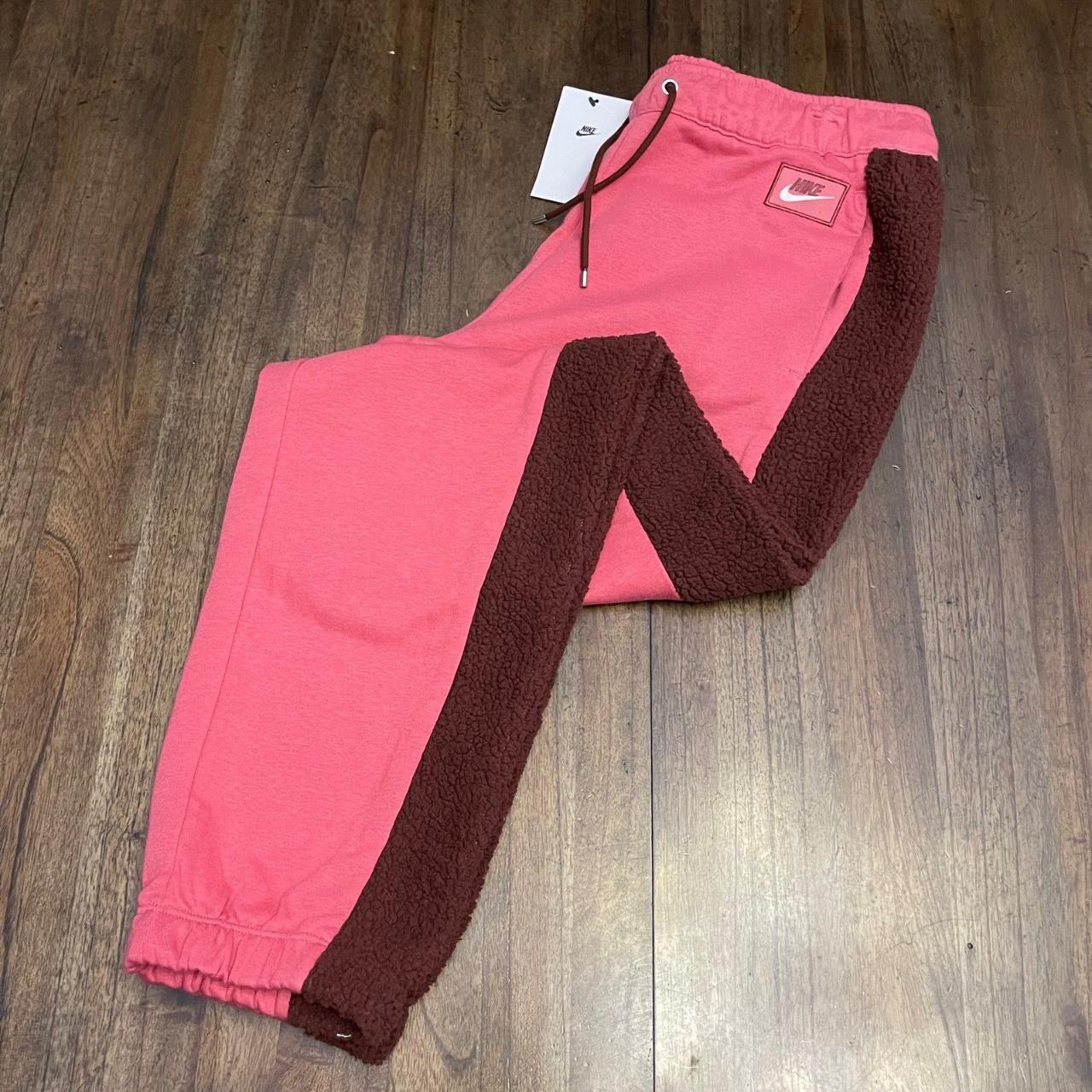 Nike / Women's Sportswear Icon Clash Easy Fleece Jogger Pants