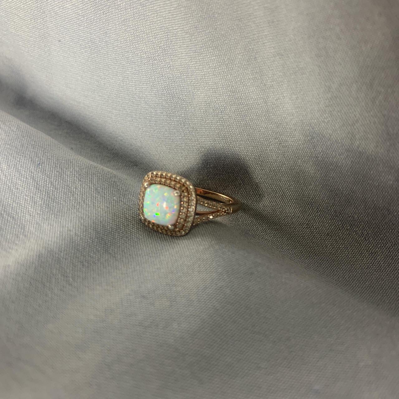 item listed by amber_albandos94