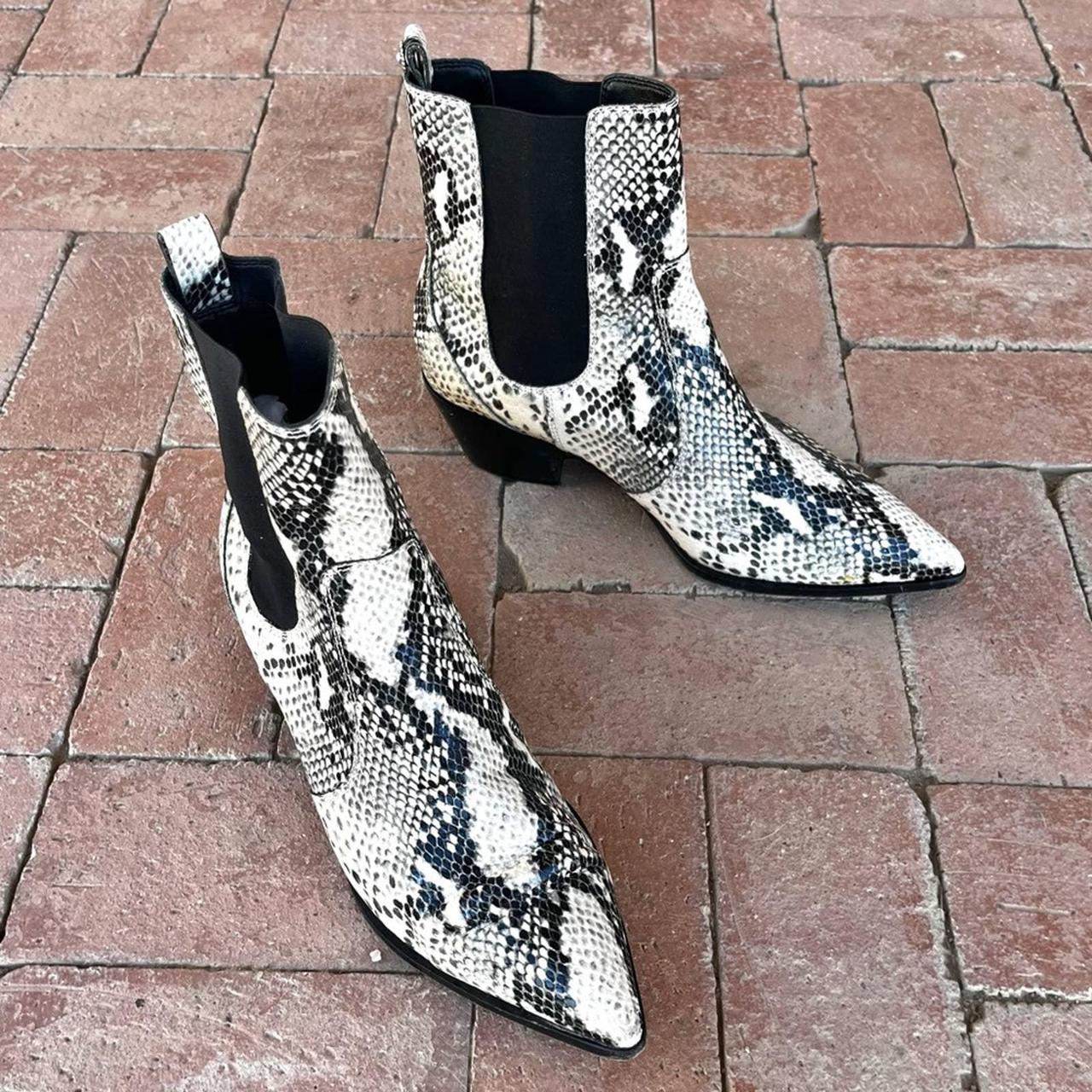 Sz 10.5 400 PAIGE Willa Boot in Snake