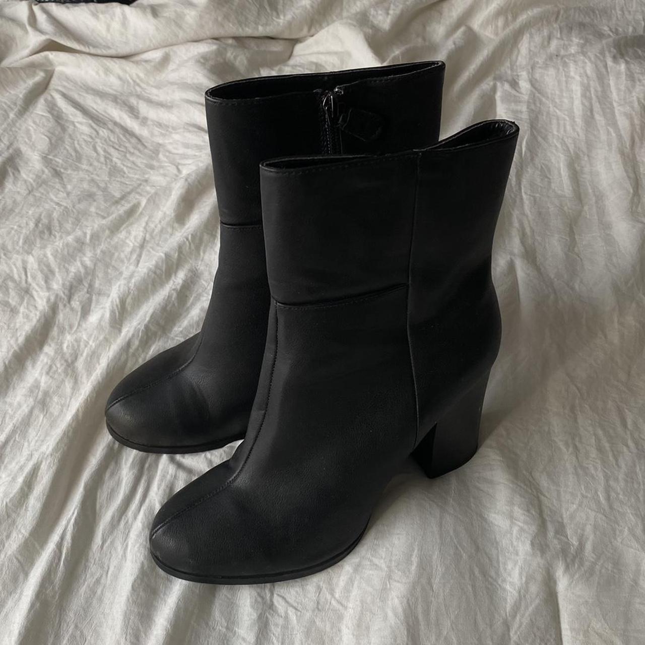 Apt 9 best sale black boots