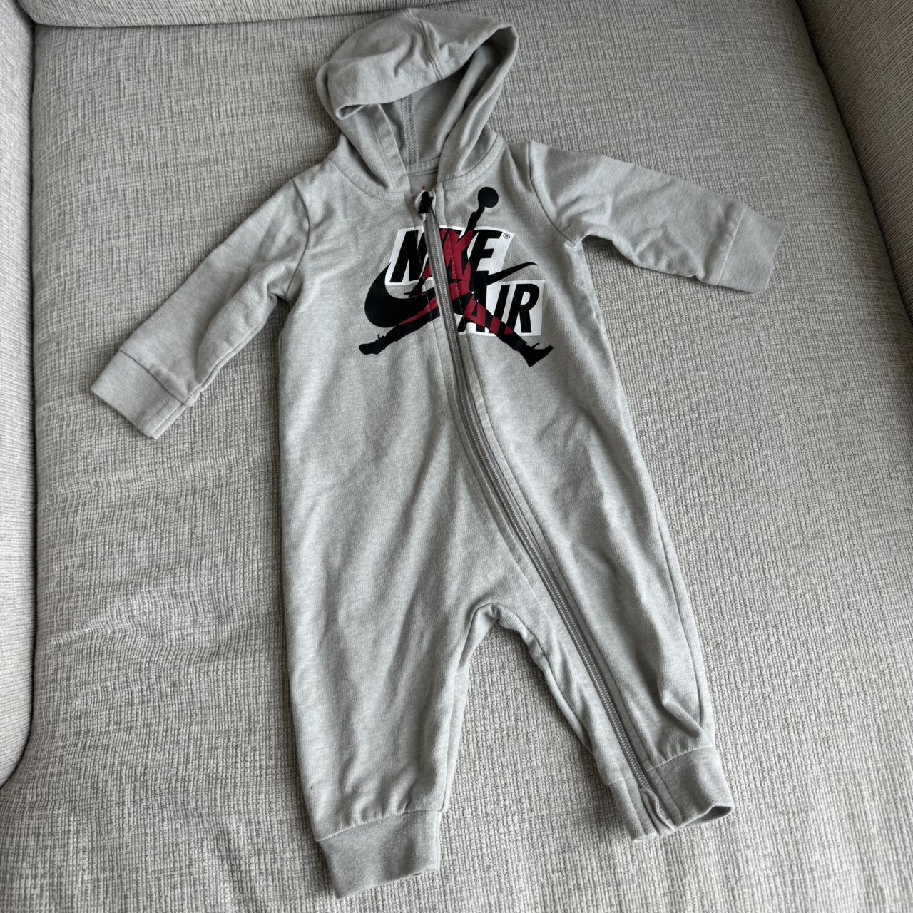 item listed by trendifindzz