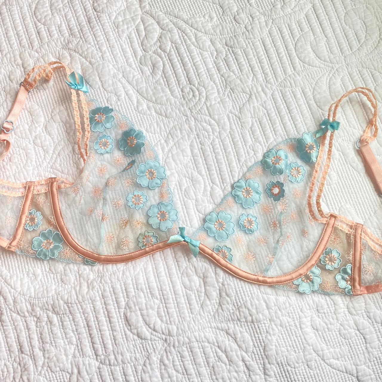 item listed by valeriesvintagevibe