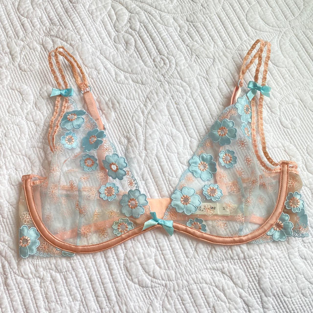 item listed by valeriesvintagevibe