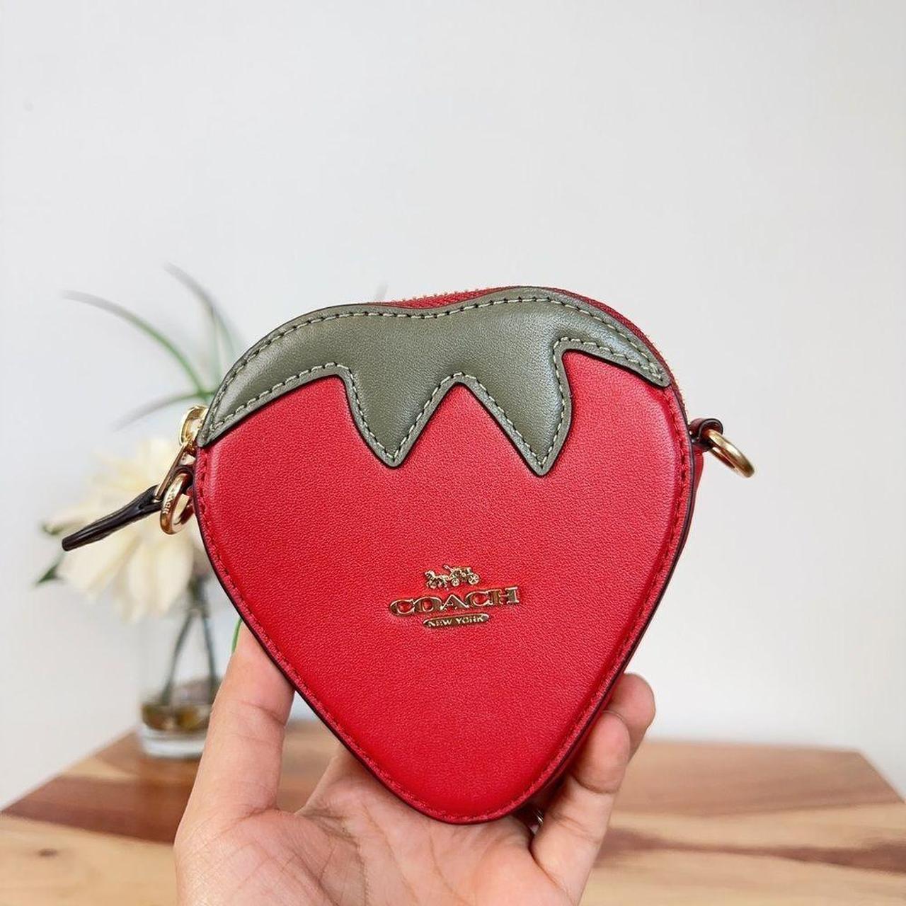 HEART COIN CASE IN SIGNATURE LEATHER (COACH - Depop