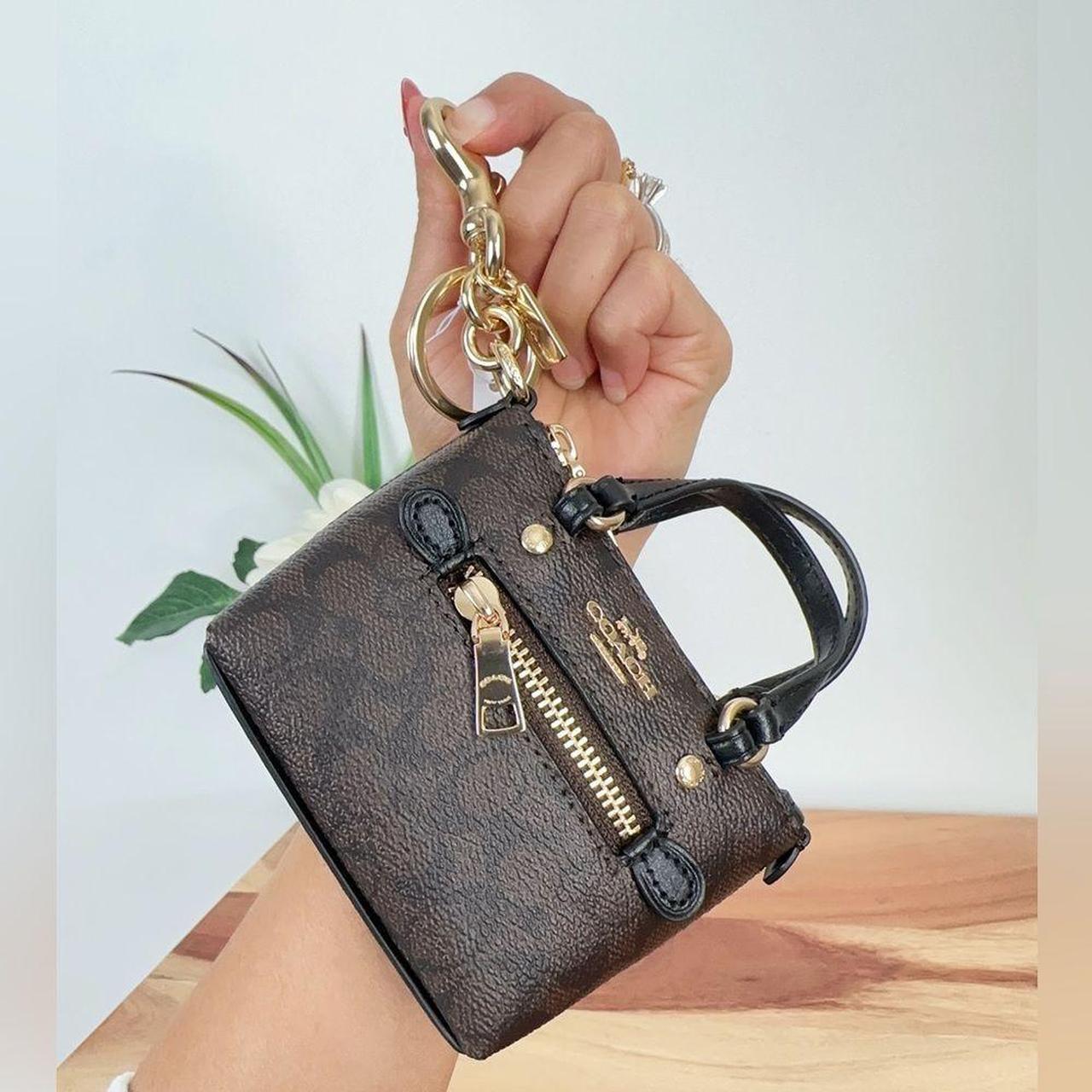 Coach Women's Mini Gallery Tote Bag Charm Key Chain, Crossgrain Leather -  Buttercup, 3 1/4 (L) x 3 (H) x 1 1/4 (W) : : Fashion