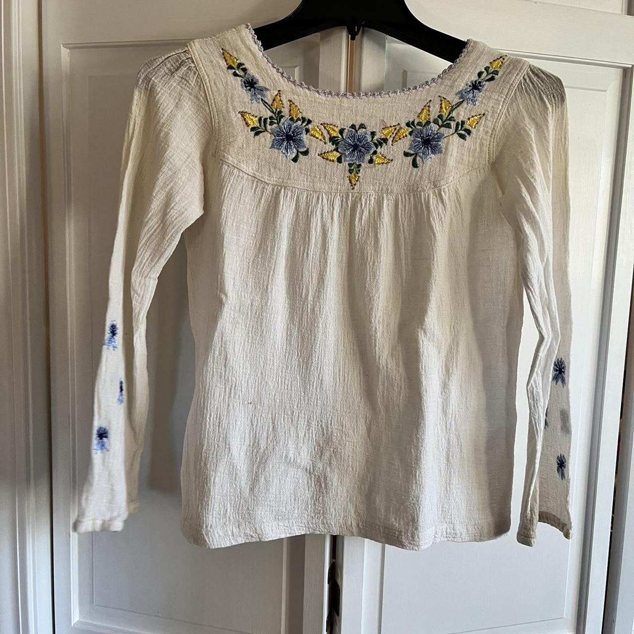 Beautiful embroidered vintage Marshall Field &... - Depop