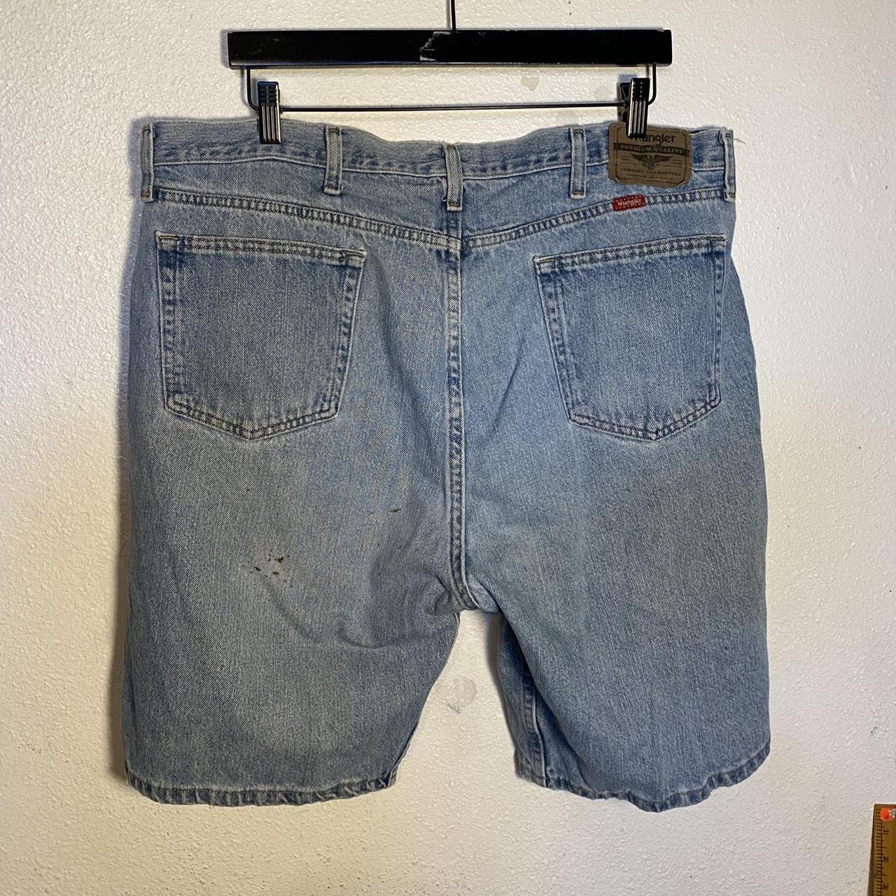 Wrangler Jean shorts Measurements laying... - Depop