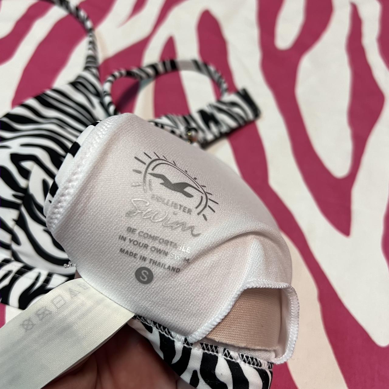 🦓 hollister zebra print bikini 🖤fit: top is... - Depop