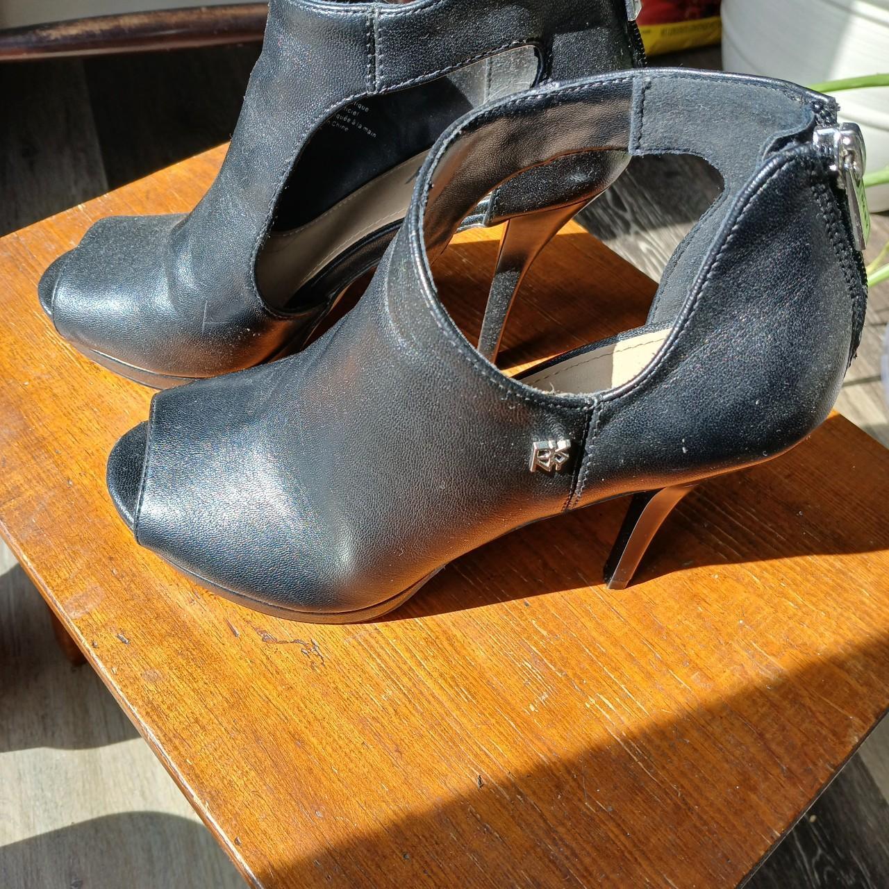 DKNY Women's Pumps Black US – DKNY Black leather peep-toe