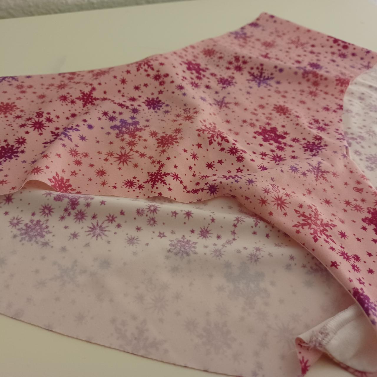 Victoria's Secret Women's size XL pink snowflakes - Depop