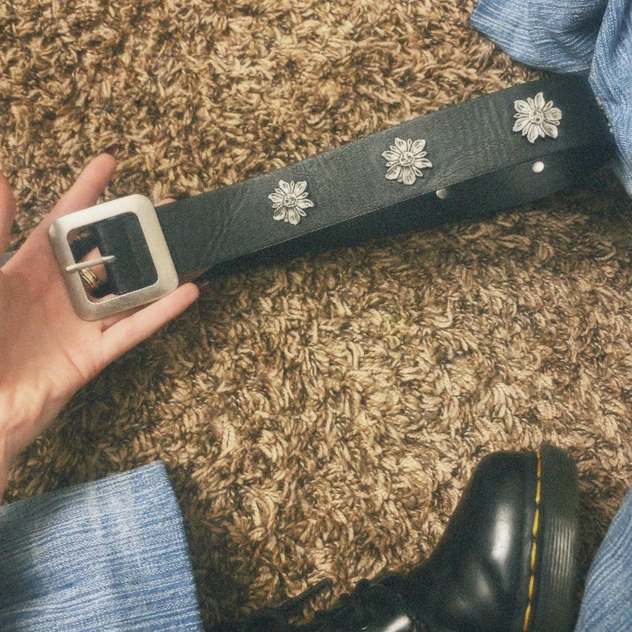  Brandy melville flower belt Deadsock Depop