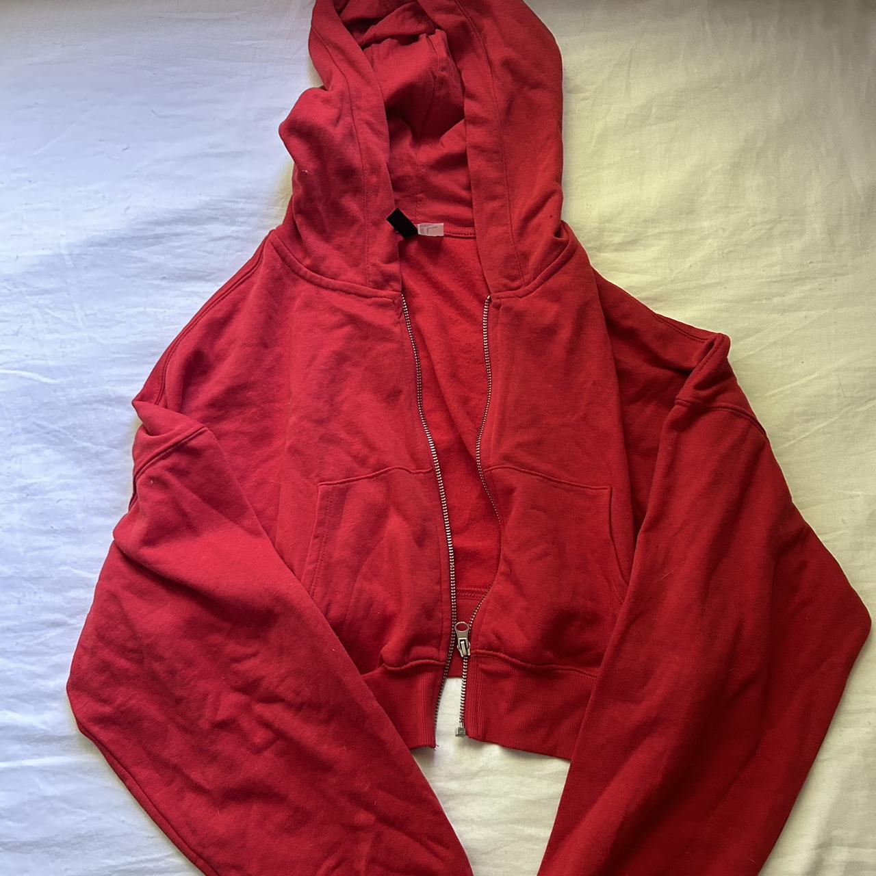 H am red cropped hoodie. Barely worn comfy fleece. Depop