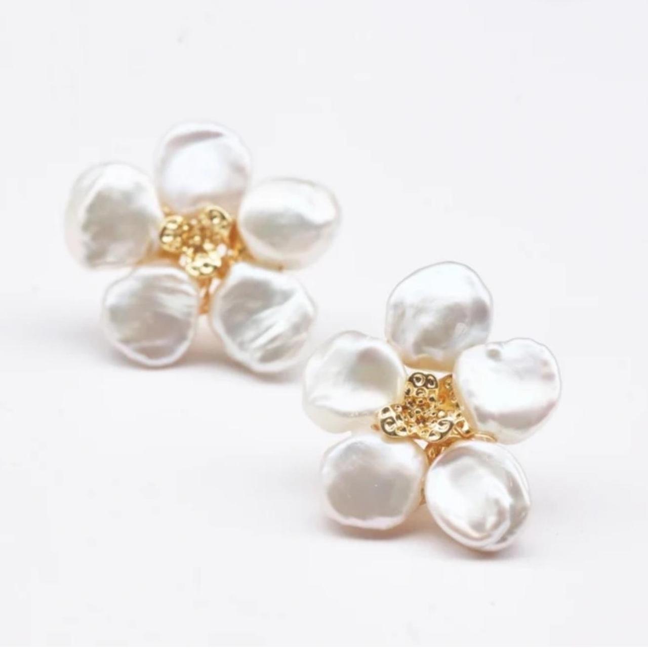Zara Women's Earrings - White/Gold – NWOT Zara Veja Faux Pearl Flower Post …