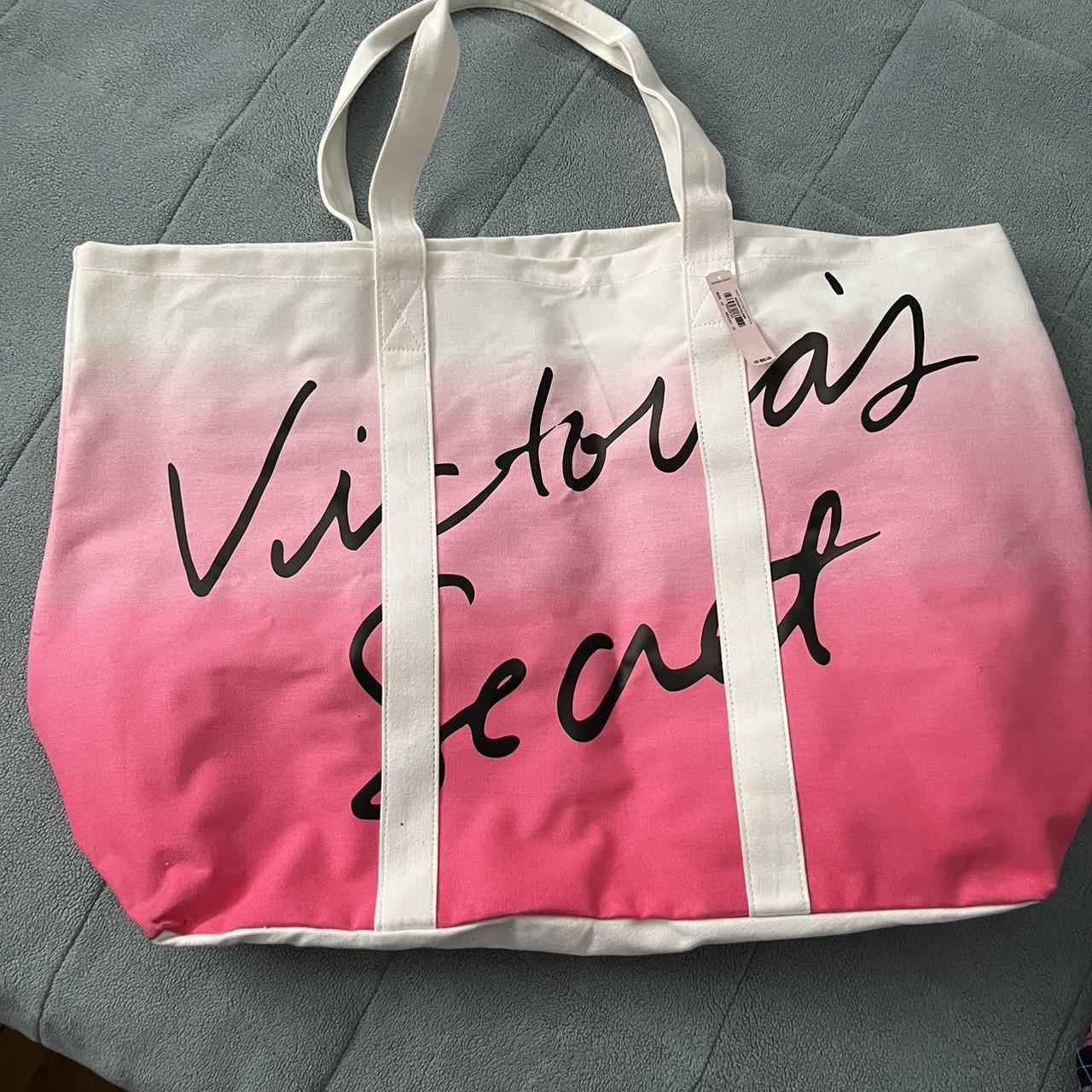 VICTORIAS SECRET PINK DUFFLE TRAVEL BAG Pretty good - Depop