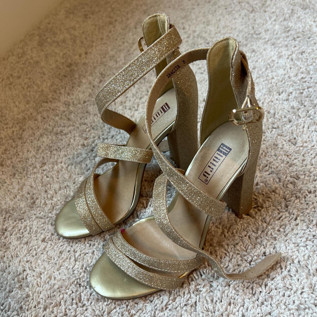 item listed by danirosescloset