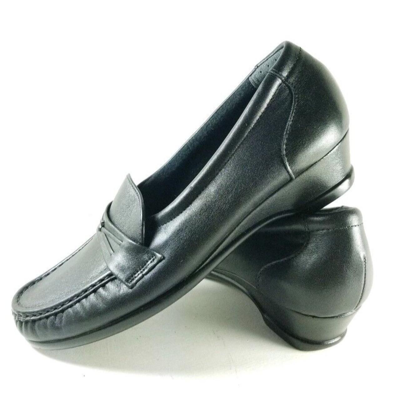narrow women's loafers