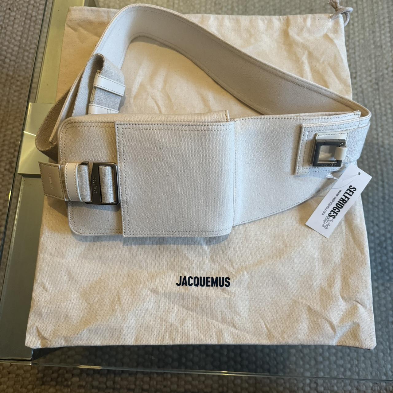 関税・送料込【JACQUEMUS】La Banane Cuerdaレザーベルトバッグ JACQUEMUS La Banane Cuerda leather belt bag | mytheresa