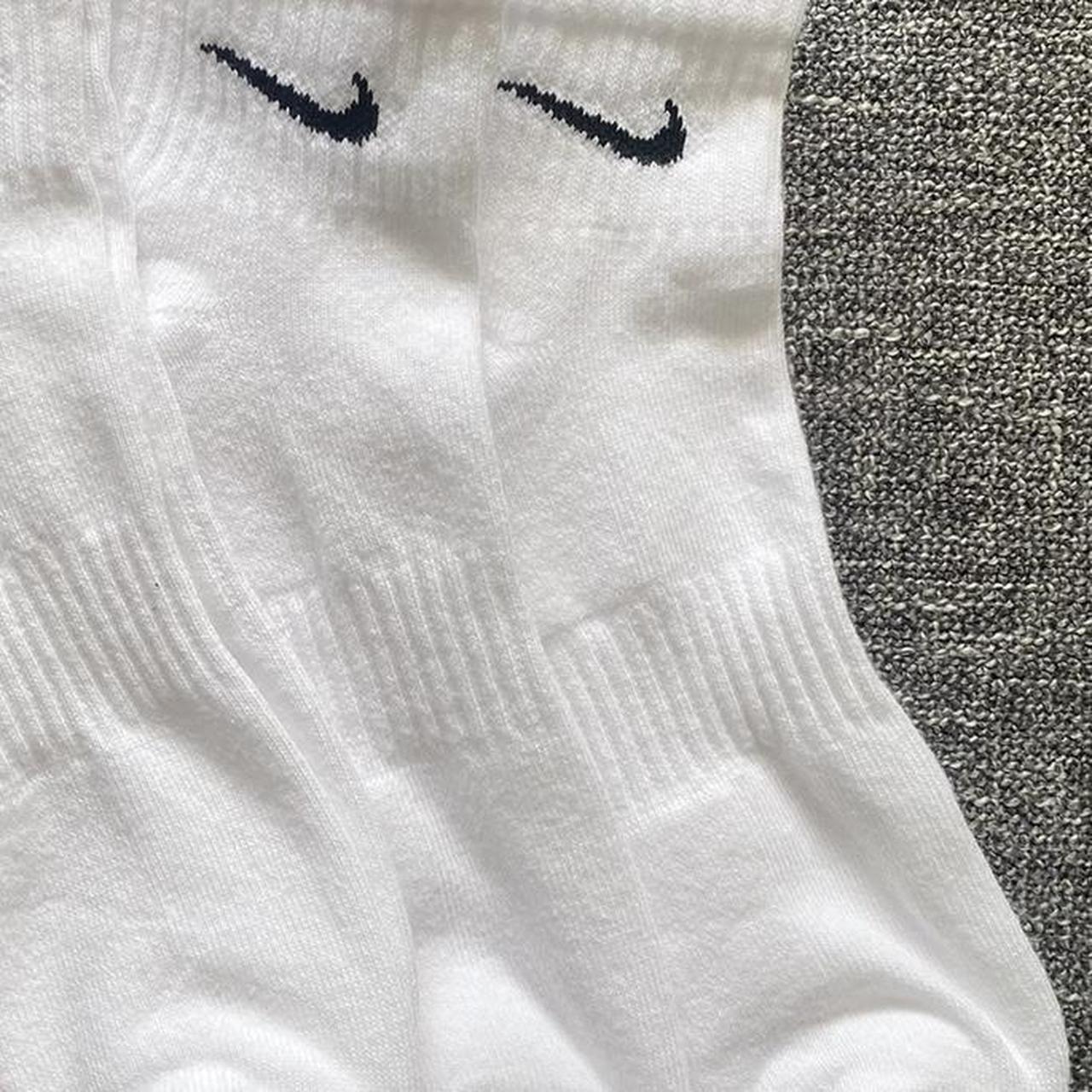 womens black and white nike socks