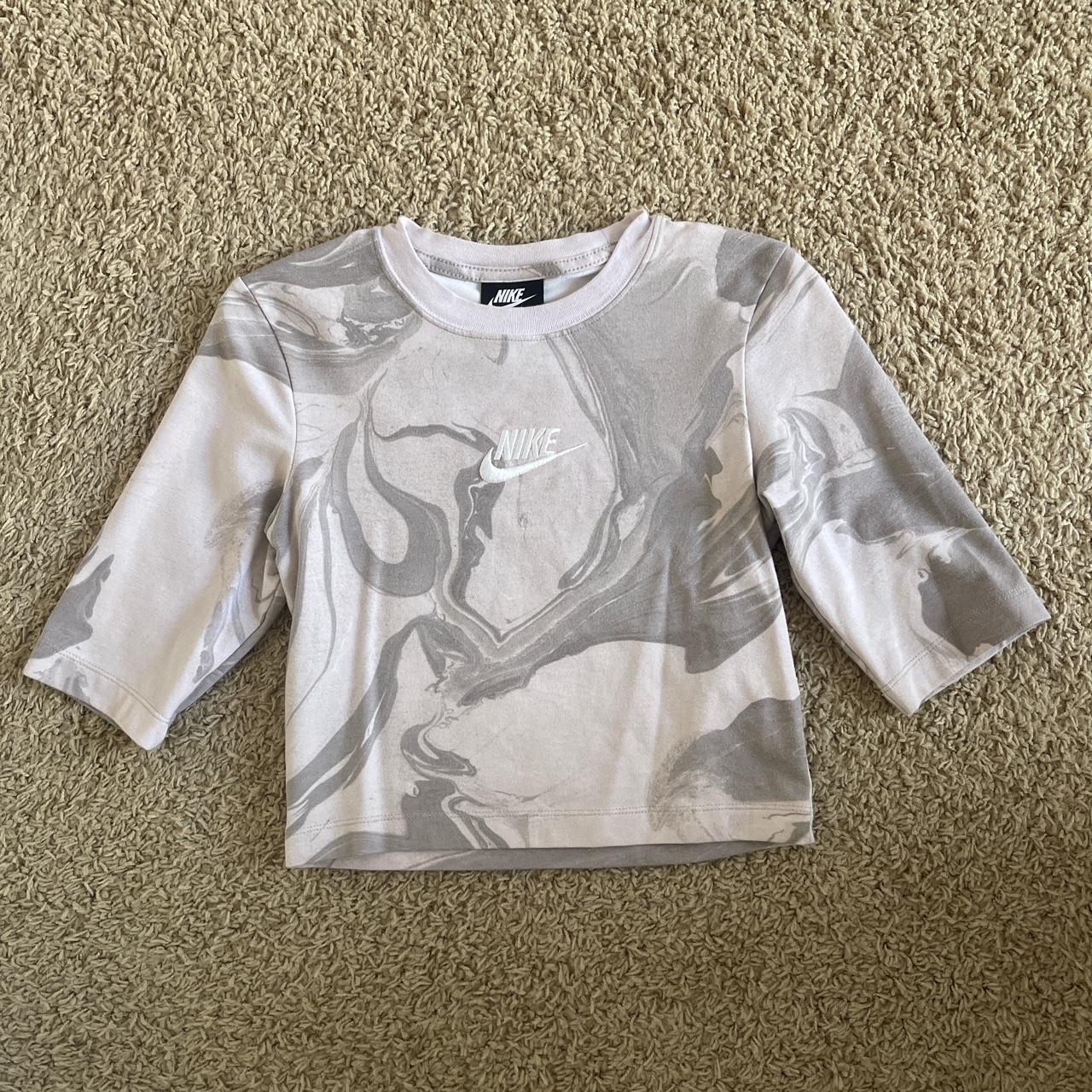 Nike tie dye shirt crop outlet top