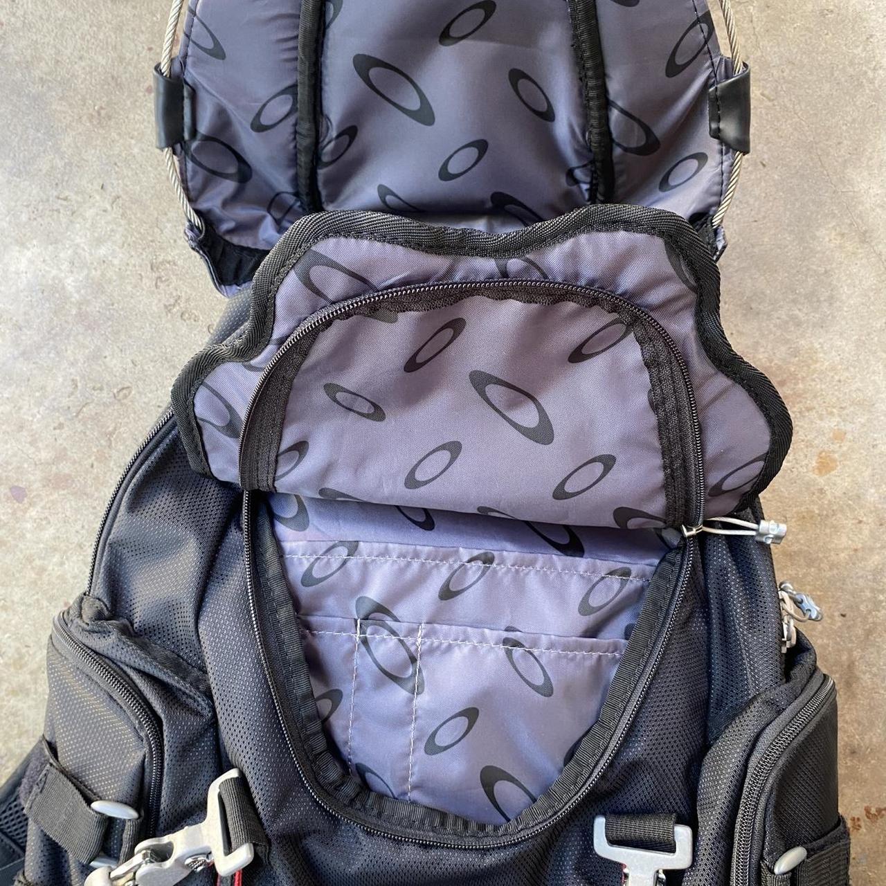 Oakley Men's Backpacks - Black – Vintage Y2K Oakley Kitchen