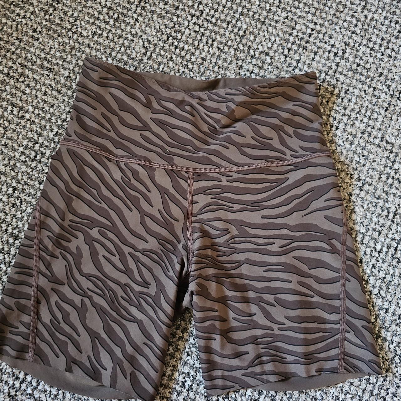 Lorne Jane Brown reverseble short legging Size S - Depop